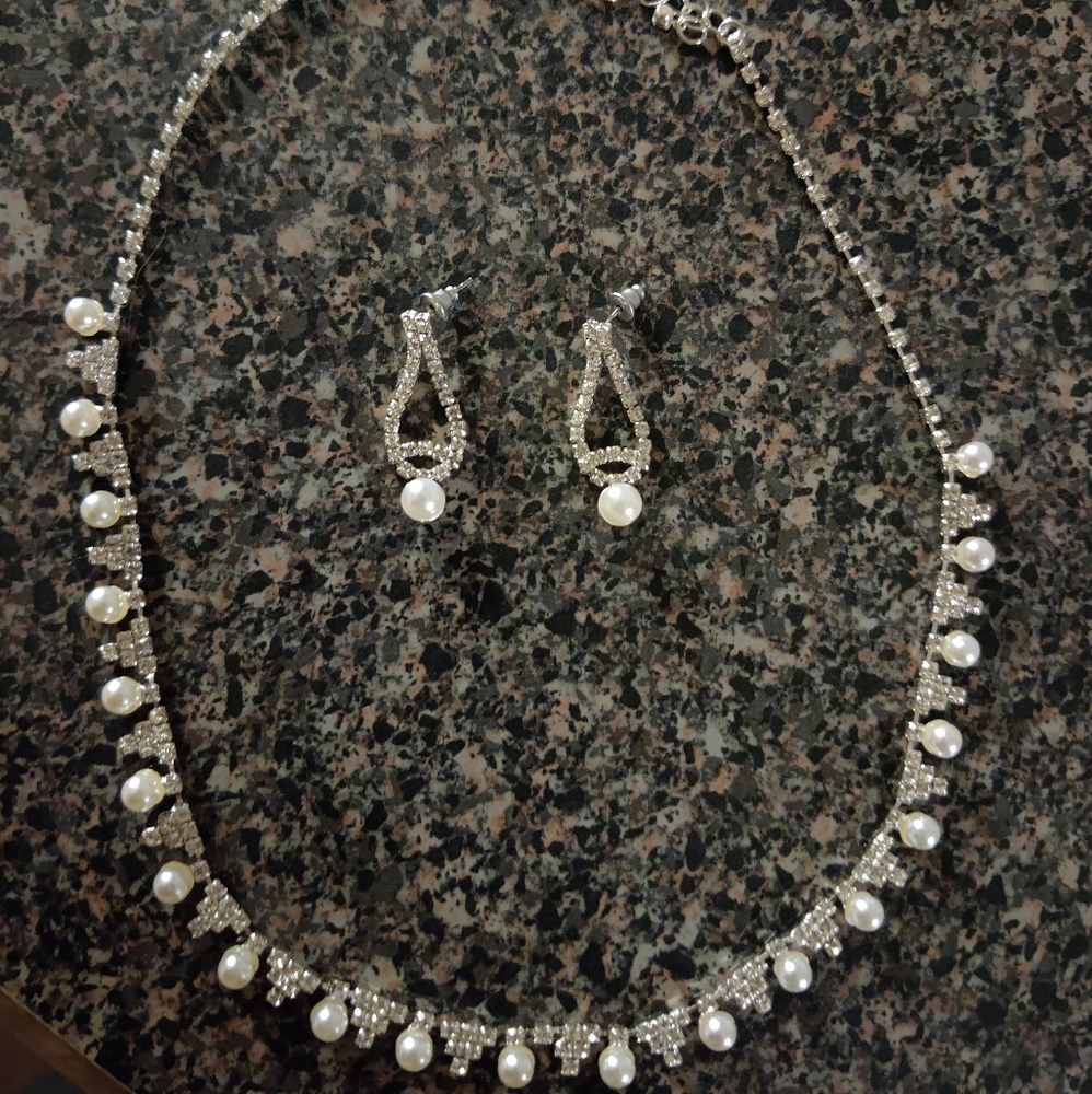 Matching necklace and earrings New without tags